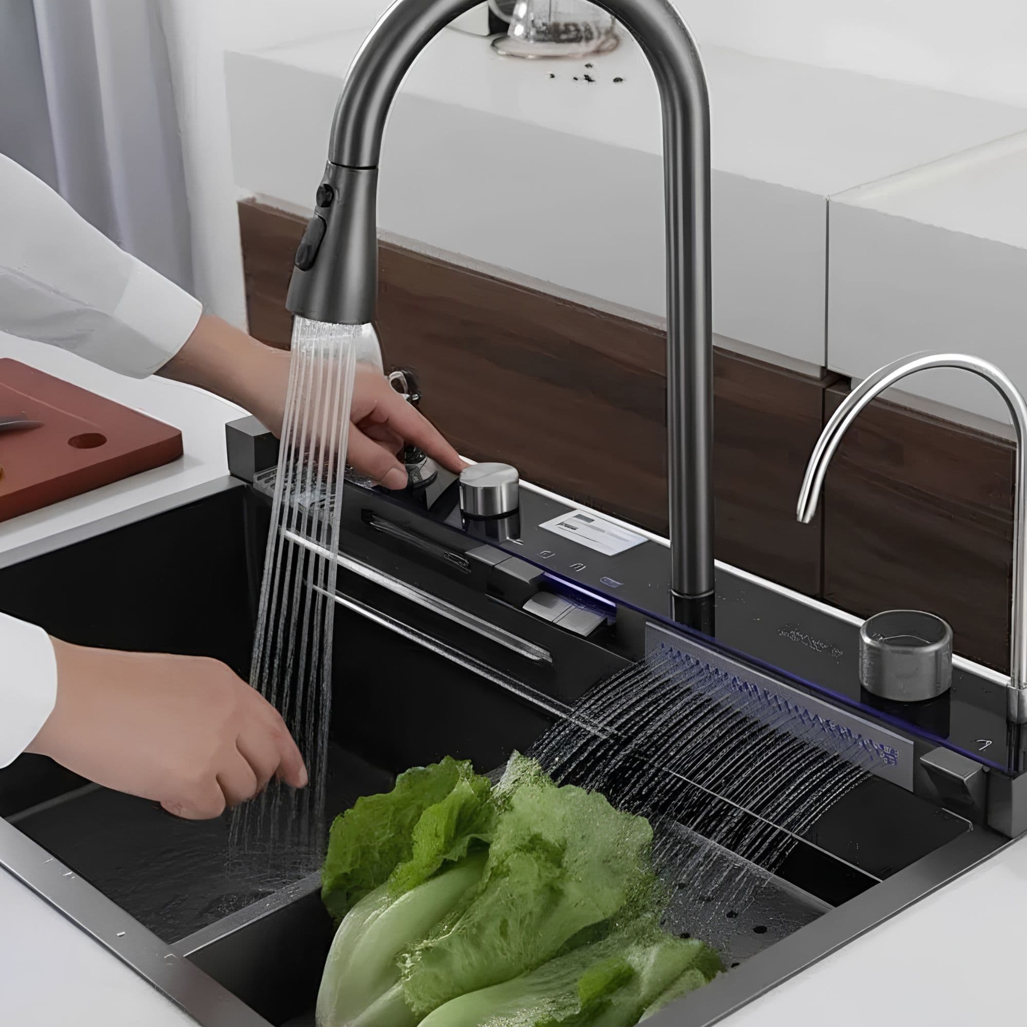 Lifestyle — extendable tap with spray jet and cascade