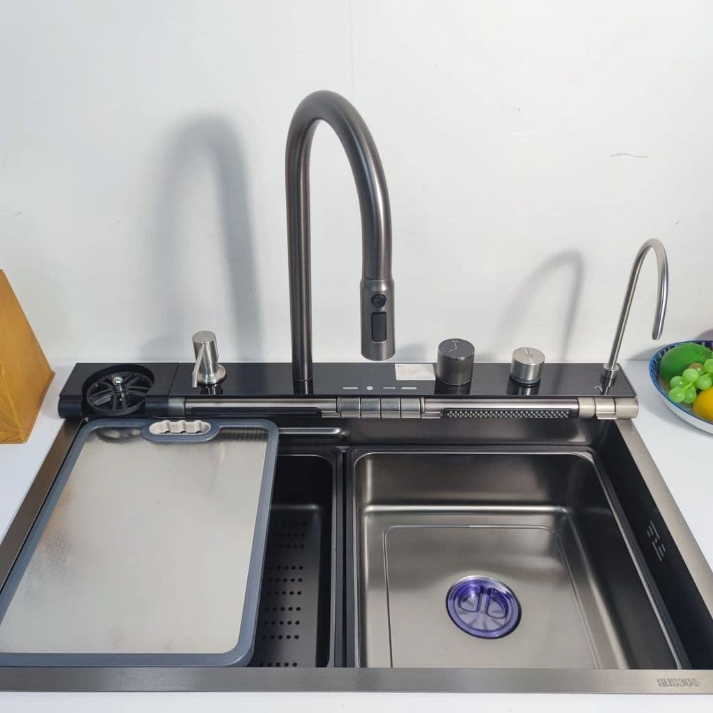 Burst cascade — deep rinsing for fruit